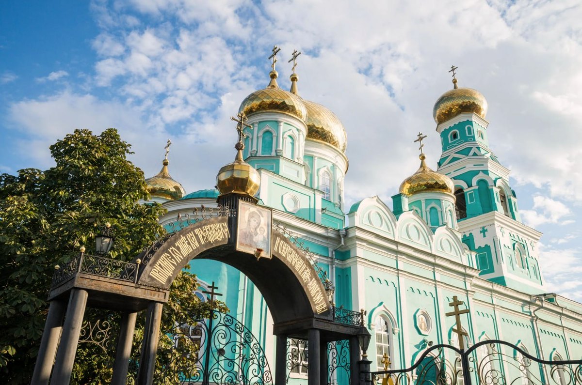 Храмы и монастырь
